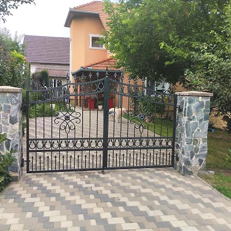 Margareta * ザラカロシュ